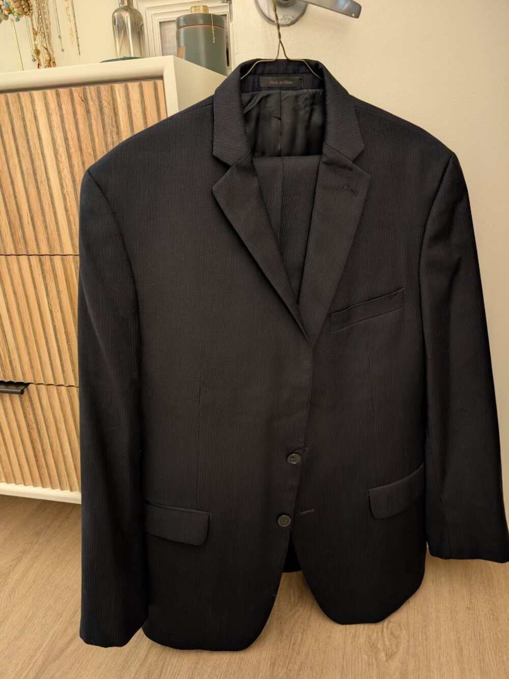 Calvin Klein Skim Fit Two Piece Suit 42R. - Excellent condition, no tags
